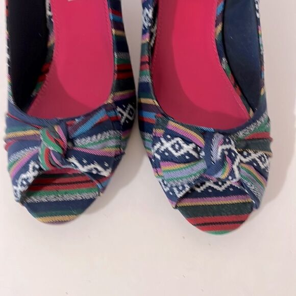 American Eagle Fabric Southwest Print Perp Toe Wedges Size 9 wide - Picture 4 of 4